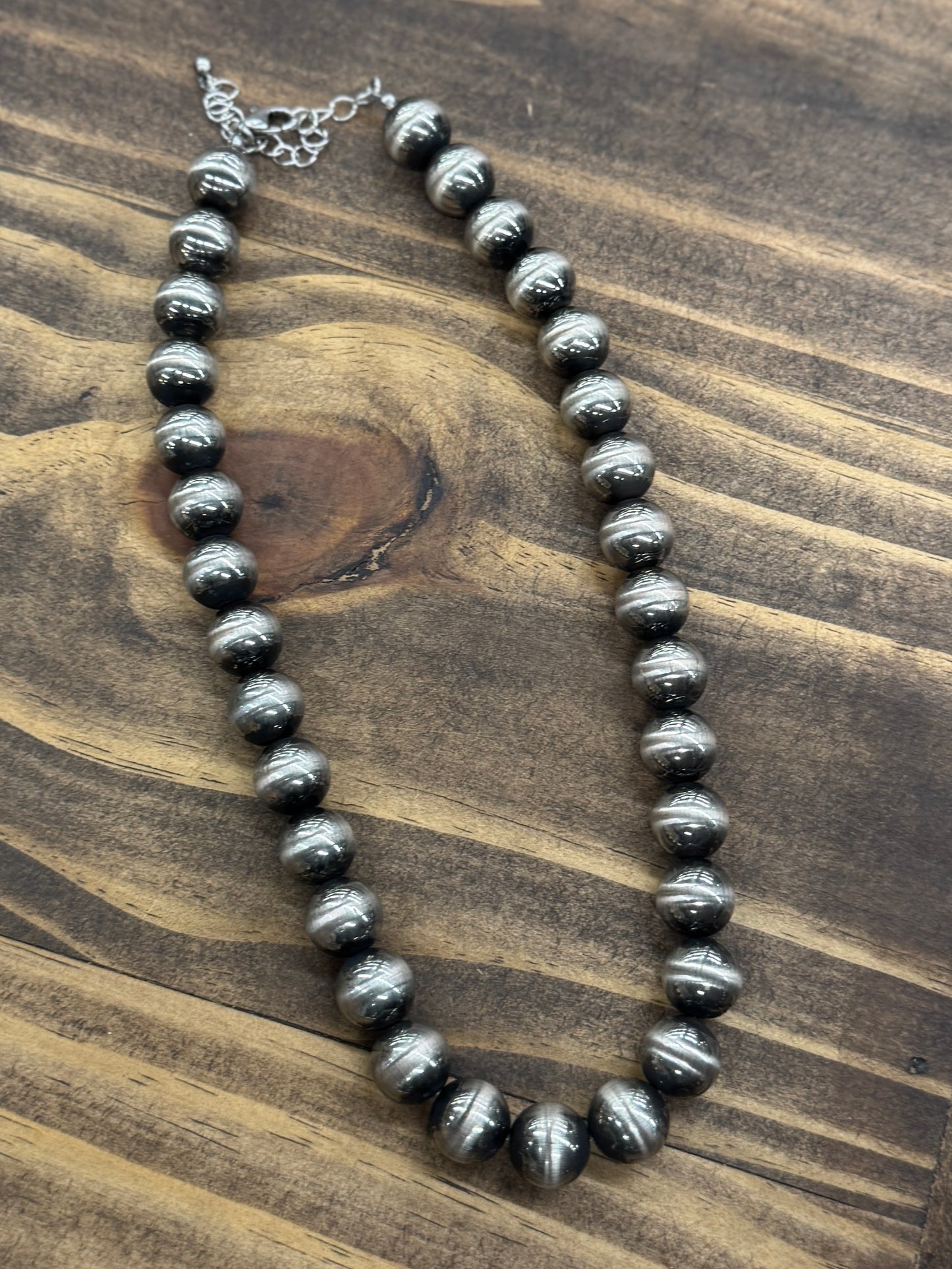 {Dexter} Chunky Pearl Necklace