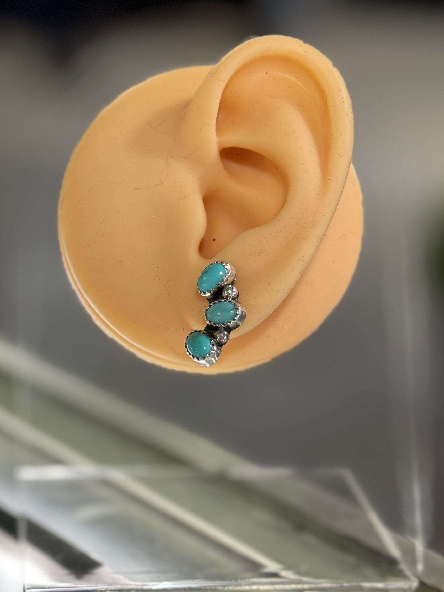 Kingman Half-Curve Stud Earrings