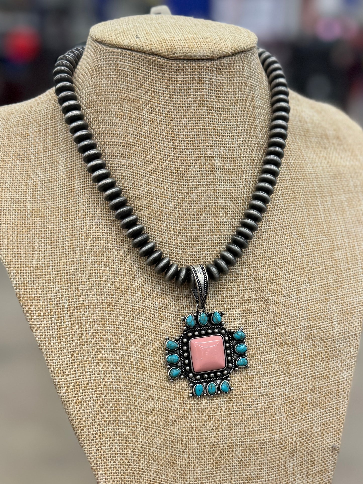 Pnk/TQ Pendent Spacer Pearl Necklace