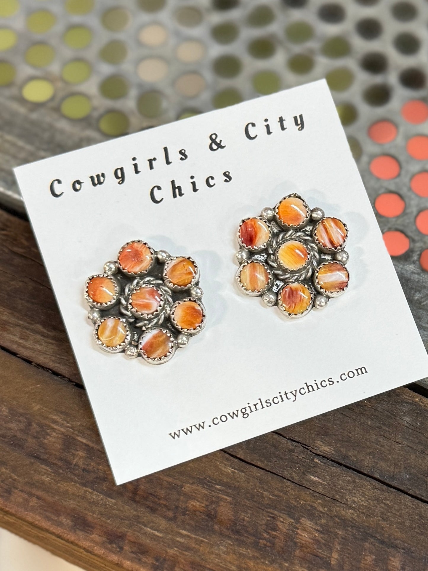 Spiny Oyster Round Stud Earrings