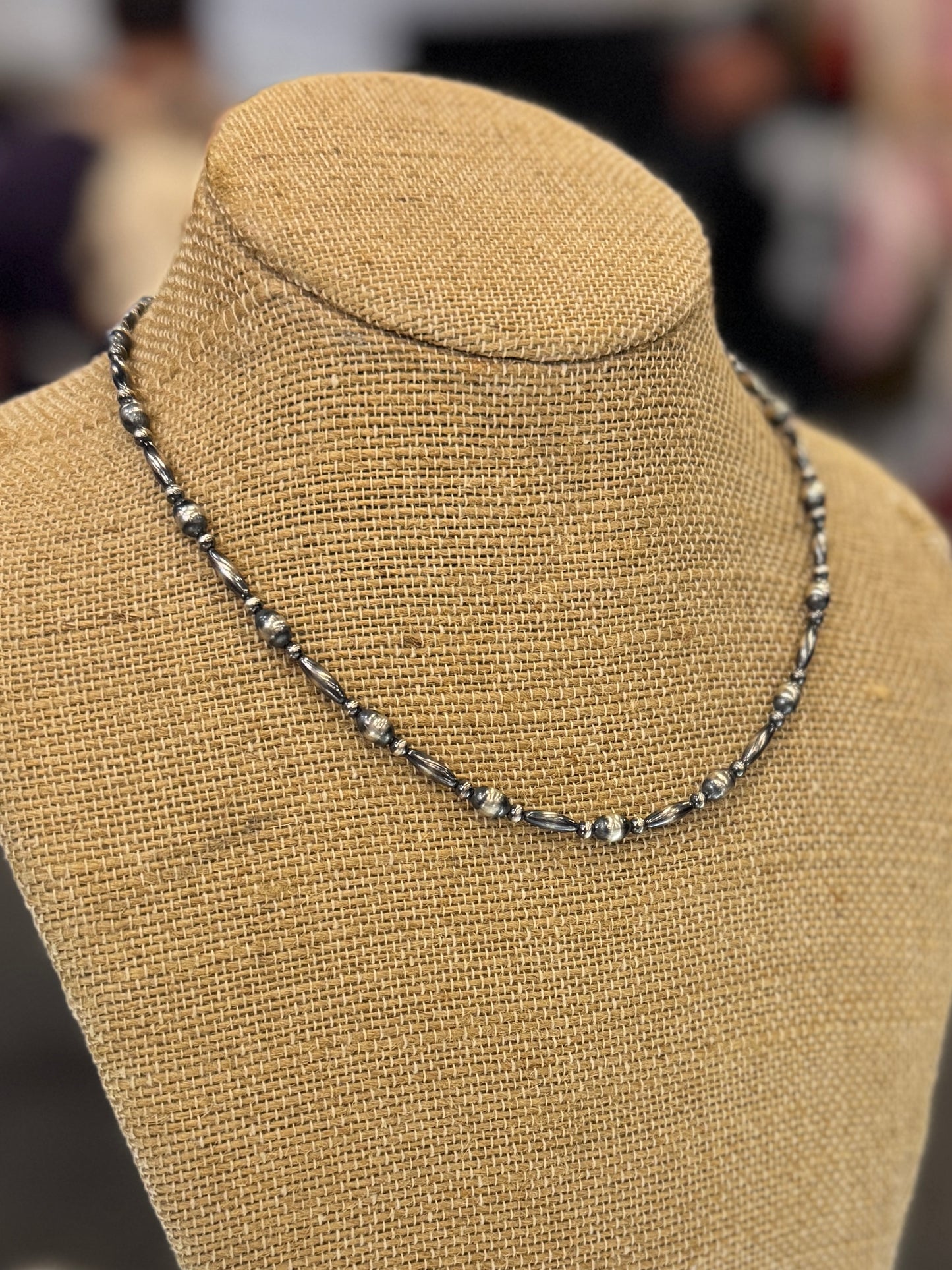{Denver} Small Barrel & Silver Pearl Necklace