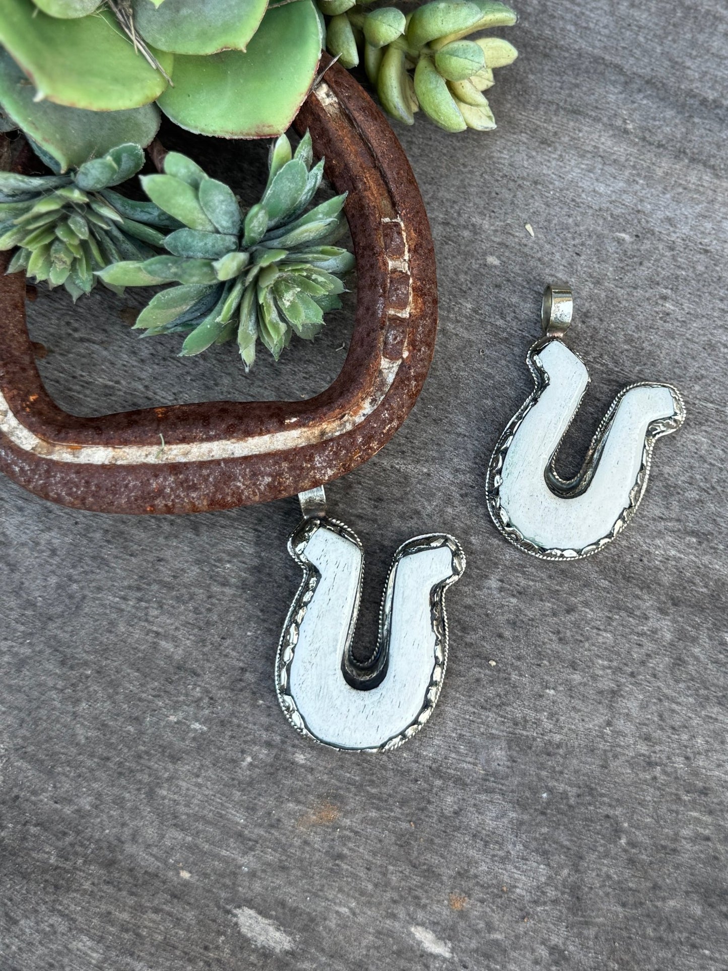 Bone Horseshoe Pendent - Cowgirls & City Chics