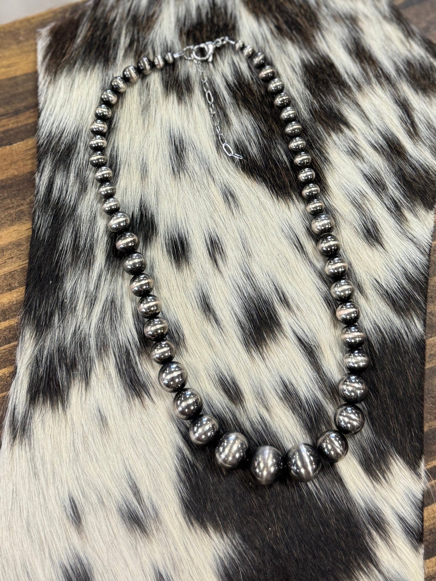 {Tejas} Graduated Pearl Necklace - Cowgirls & City Chics