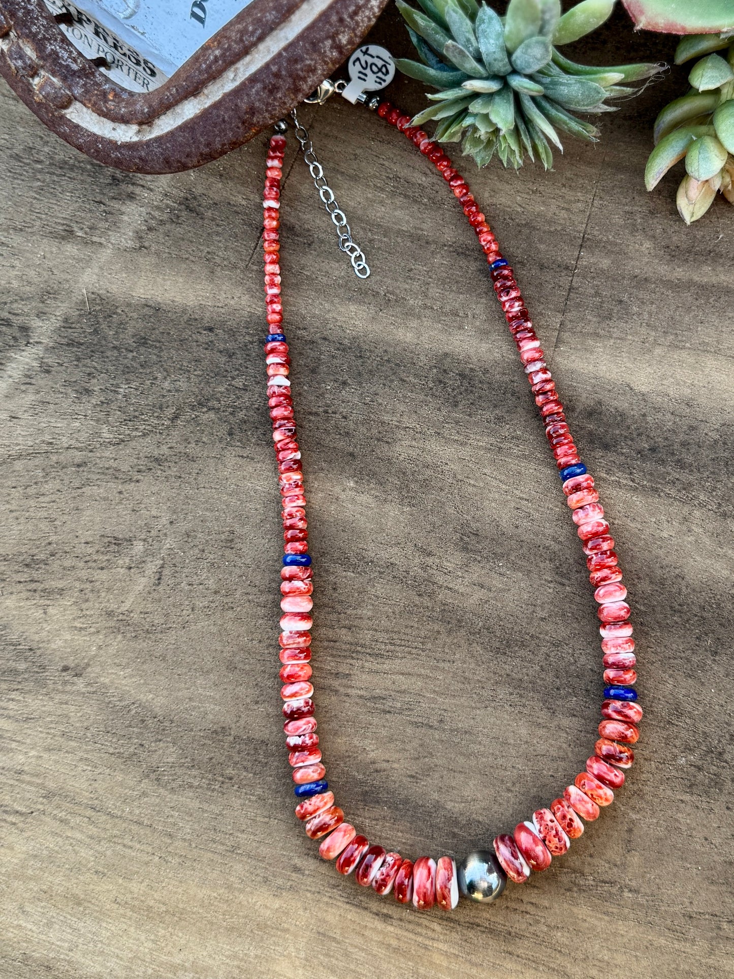 {Laredo} Spiny Oyster Layered Pearl Necklace