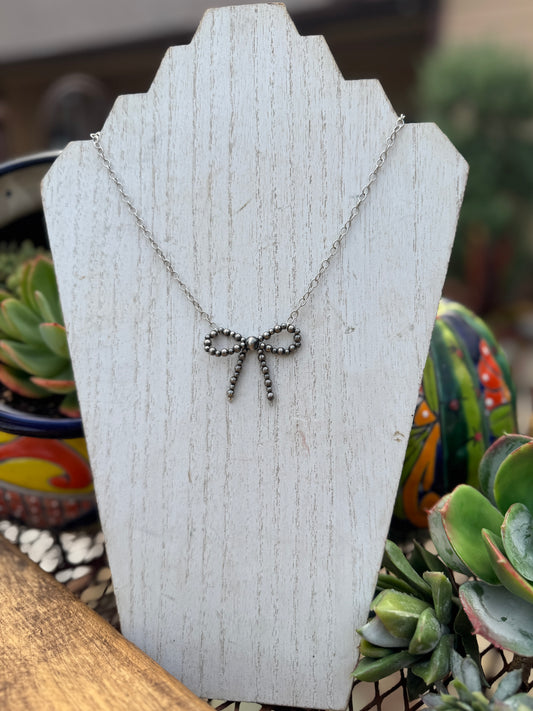{Pepper} Silver Bow Chain Necklace