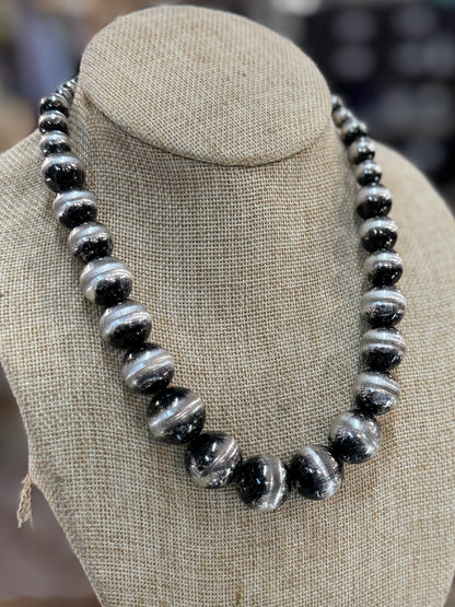 {Tex} Graduated Chunky Pearl Necklace