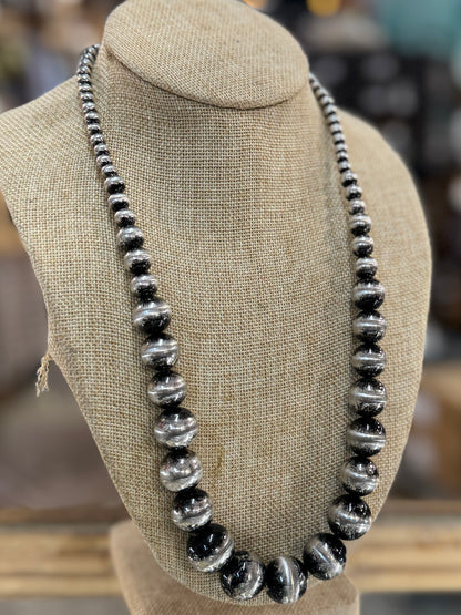 {Beck} Graduated Chunky Pearl Necklace
