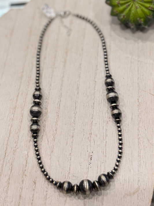 {Cacti} Graduated Silver Pearl Necklace