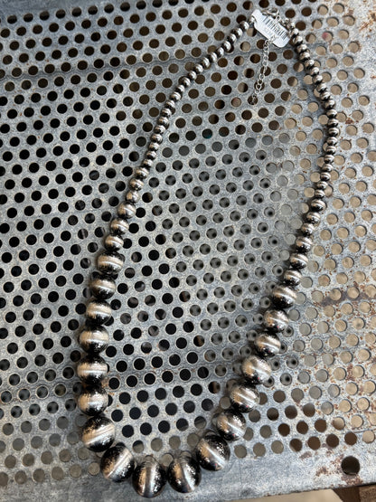 {Beck} Graduated Chunky Pearl Necklace