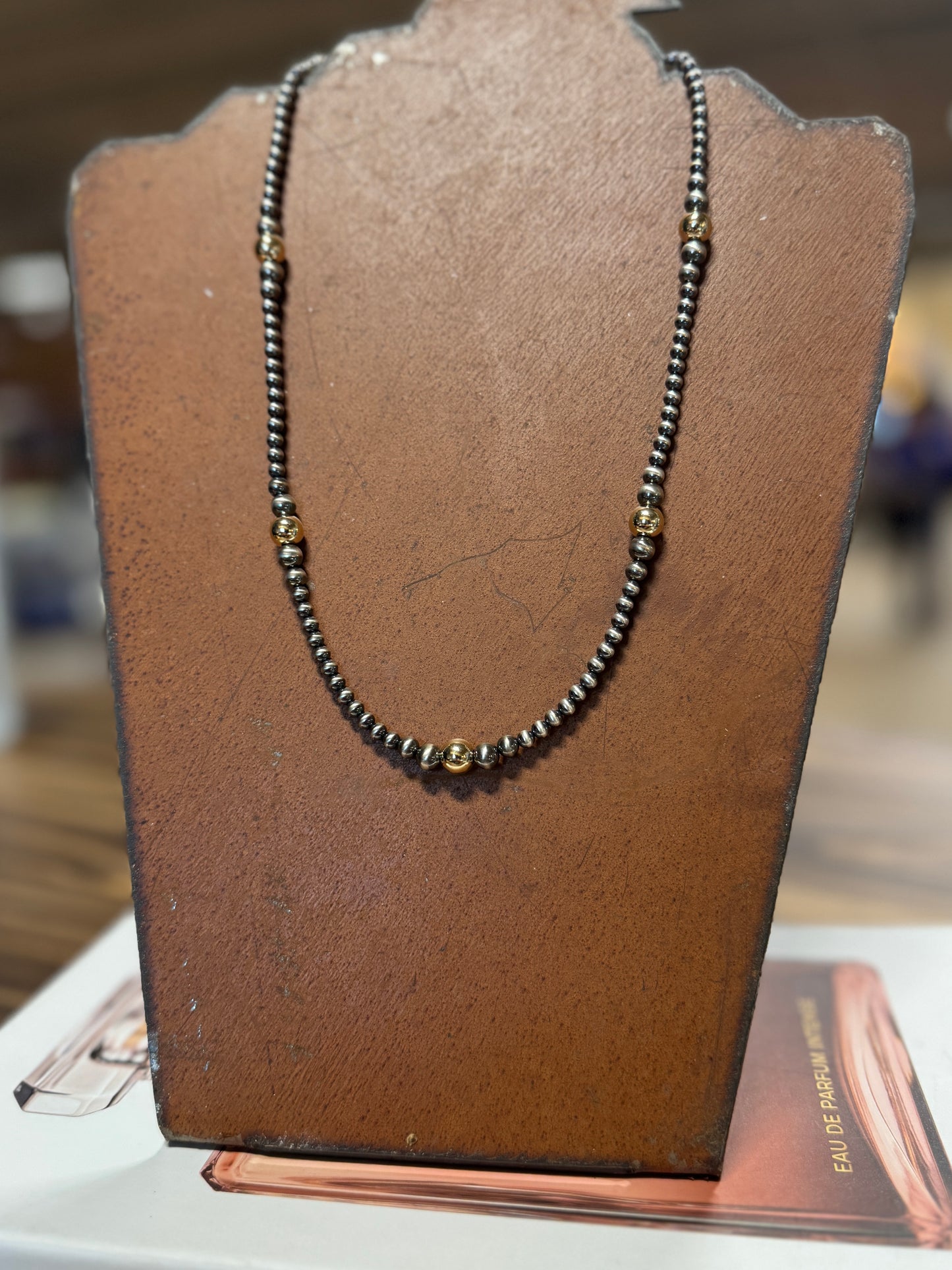 {Kelly} Gold & Silver Graduated Pearl Necklace