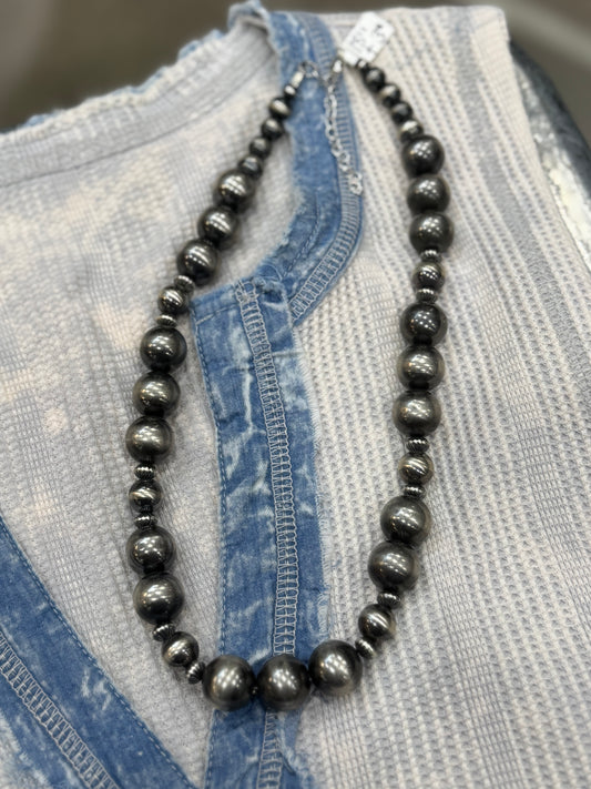 {Texas} Chunky Navajo Pearl Necklace