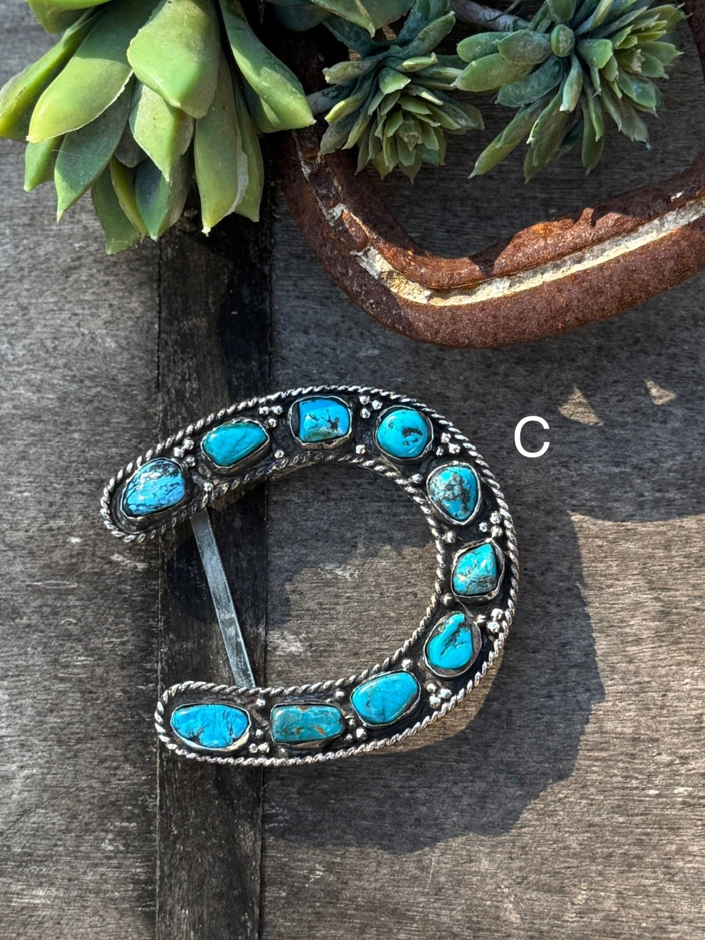 {Delta} Kingman Horseshoe Buckle - Cowgirls & City Chics