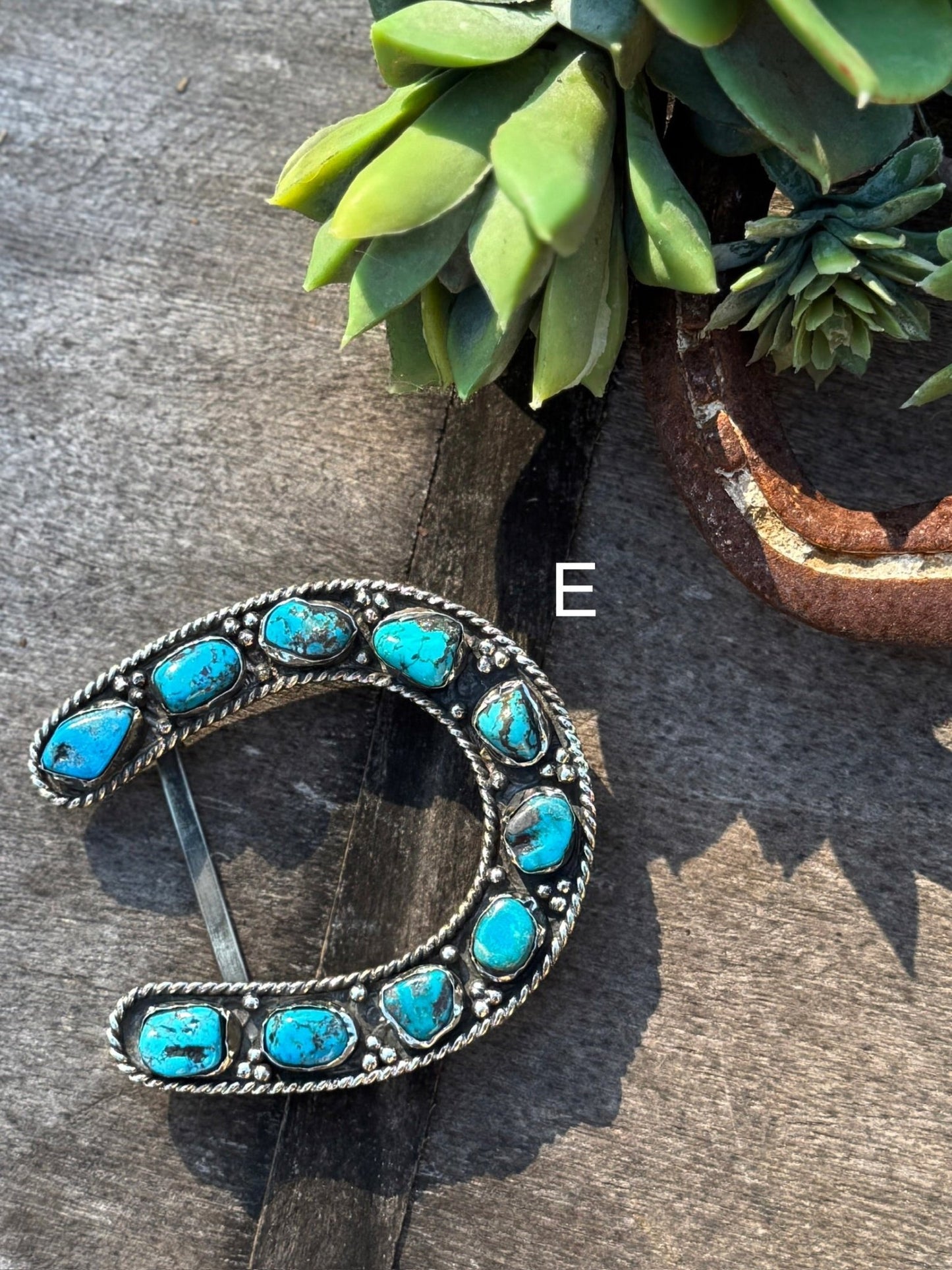 {Delta} Kingman Horseshoe Buckle - Cowgirls & City Chics