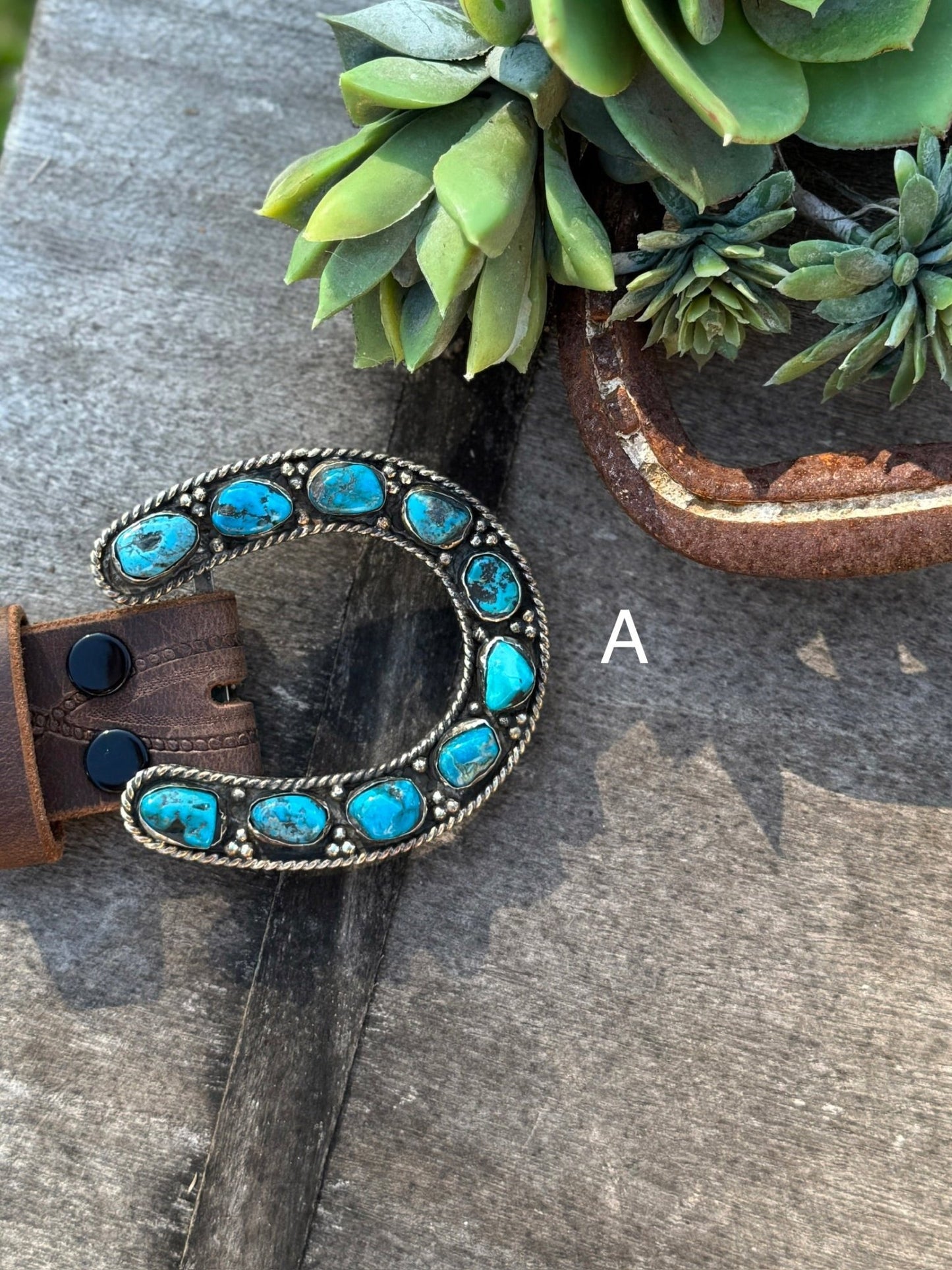 {Delta} Kingman Horseshoe Buckle - Cowgirls & City Chics