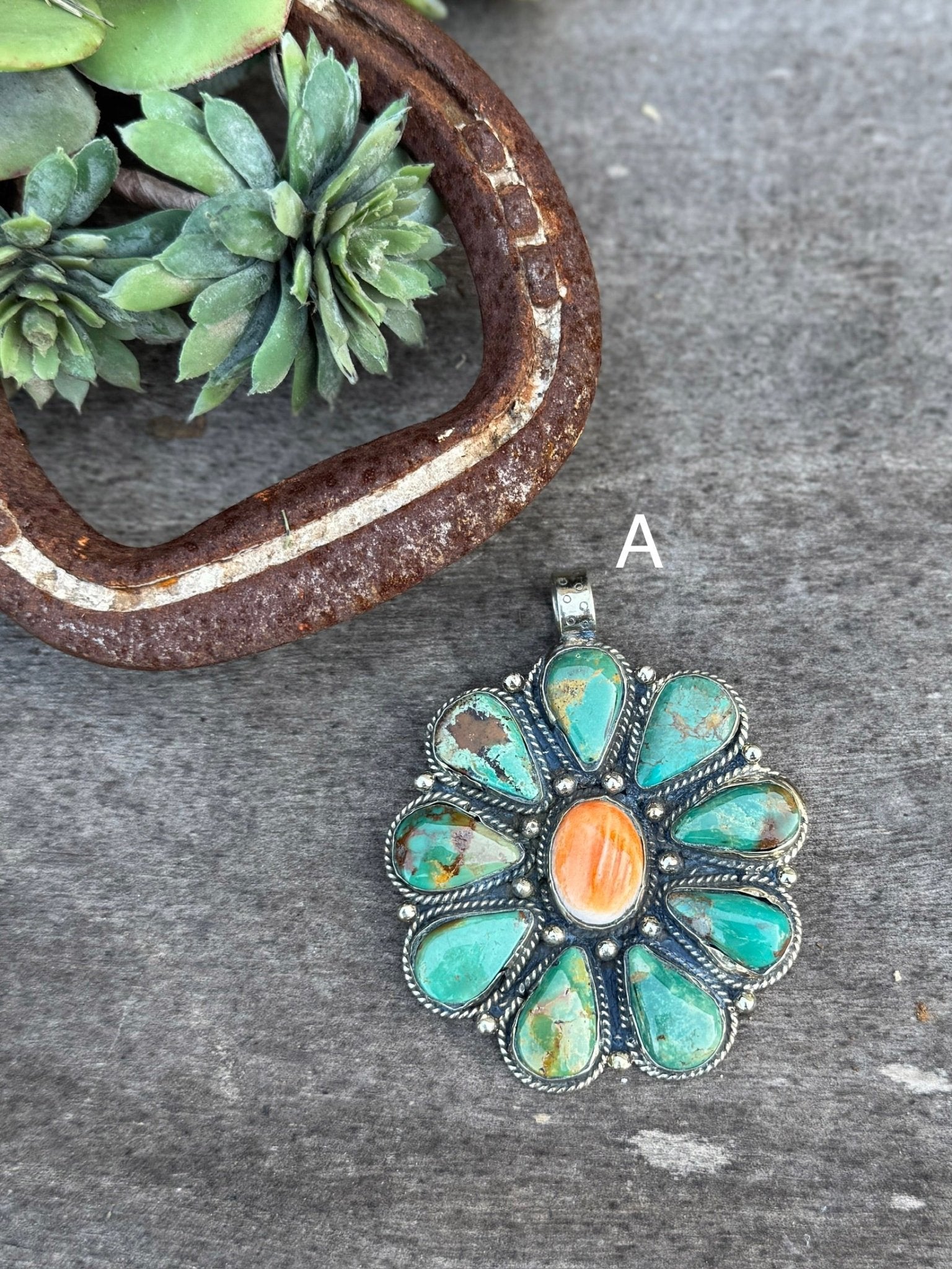 Green Kingman & Spiny Oyster Cluster Pendent - Cowgirls & City Chics