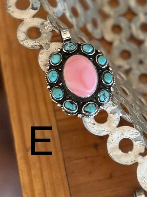 Kingman & Pink Conch Oval Pendent - Cowgirls & City Chics