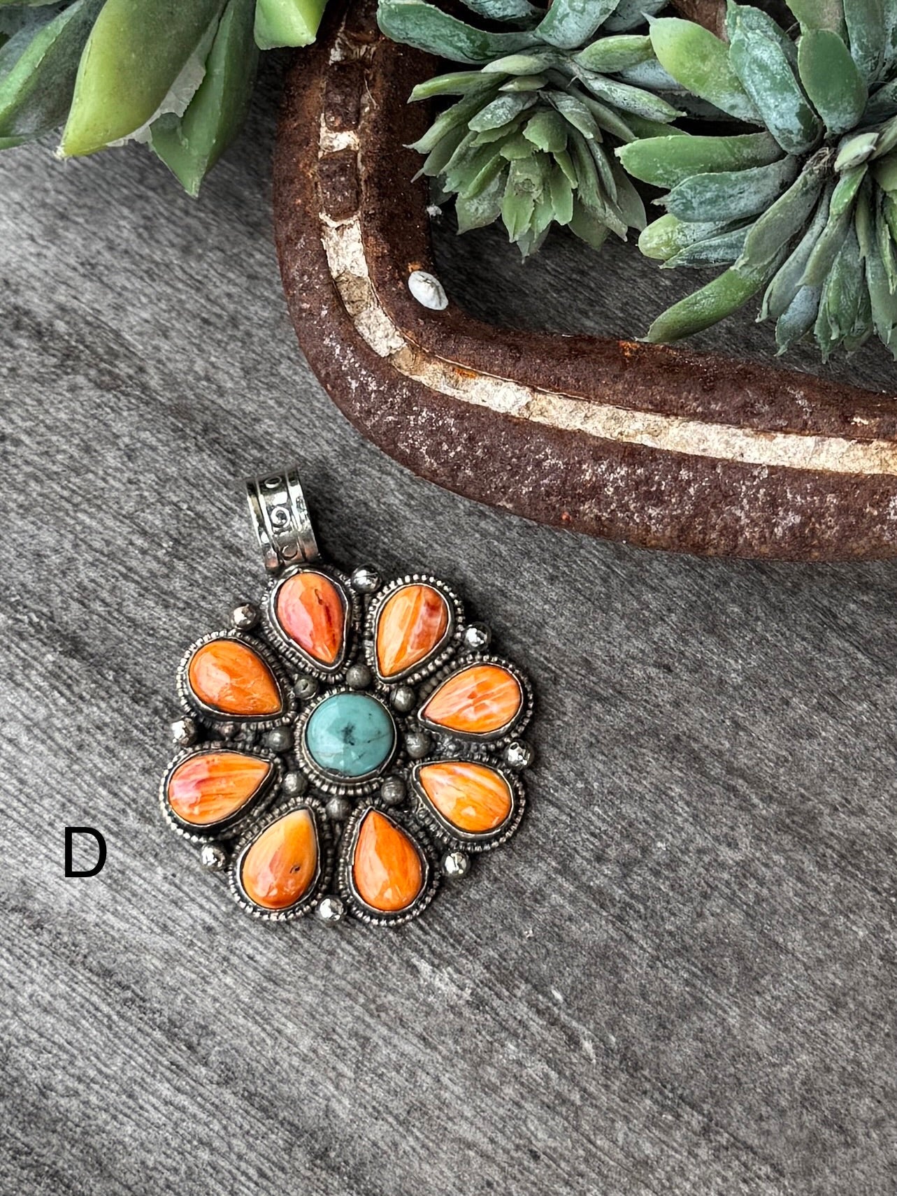Kingman & Spiny Oyster Pendent - Cowgirls & City Chics