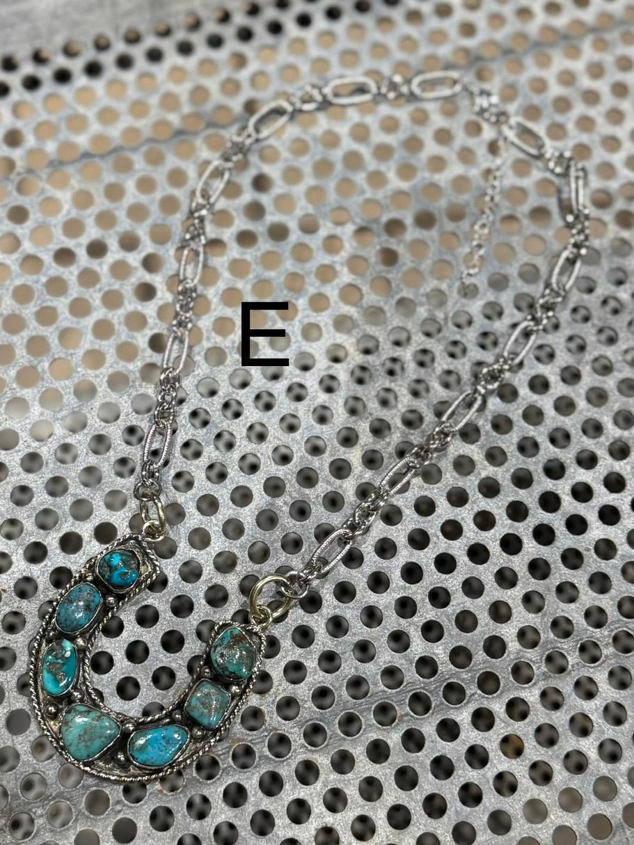 {Lucky} Kingman Horseshoe Necklace - Cowgirls & City Chics