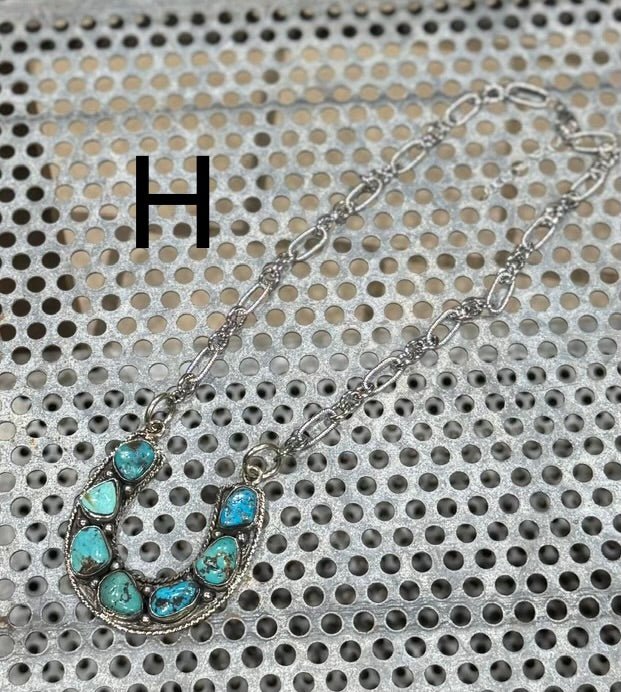 {Lucky} Kingman Horseshoe Necklace - Cowgirls & City Chics