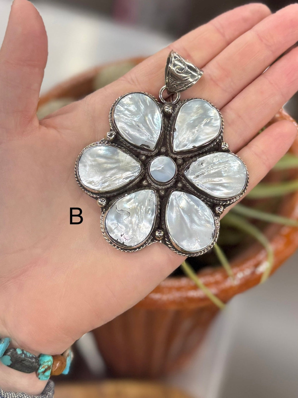 Mother Of Pearl Flower Pendent - Cowgirls & City Chics