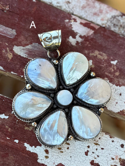 Mother Of Pearl Flower Pendent - Cowgirls & City Chics