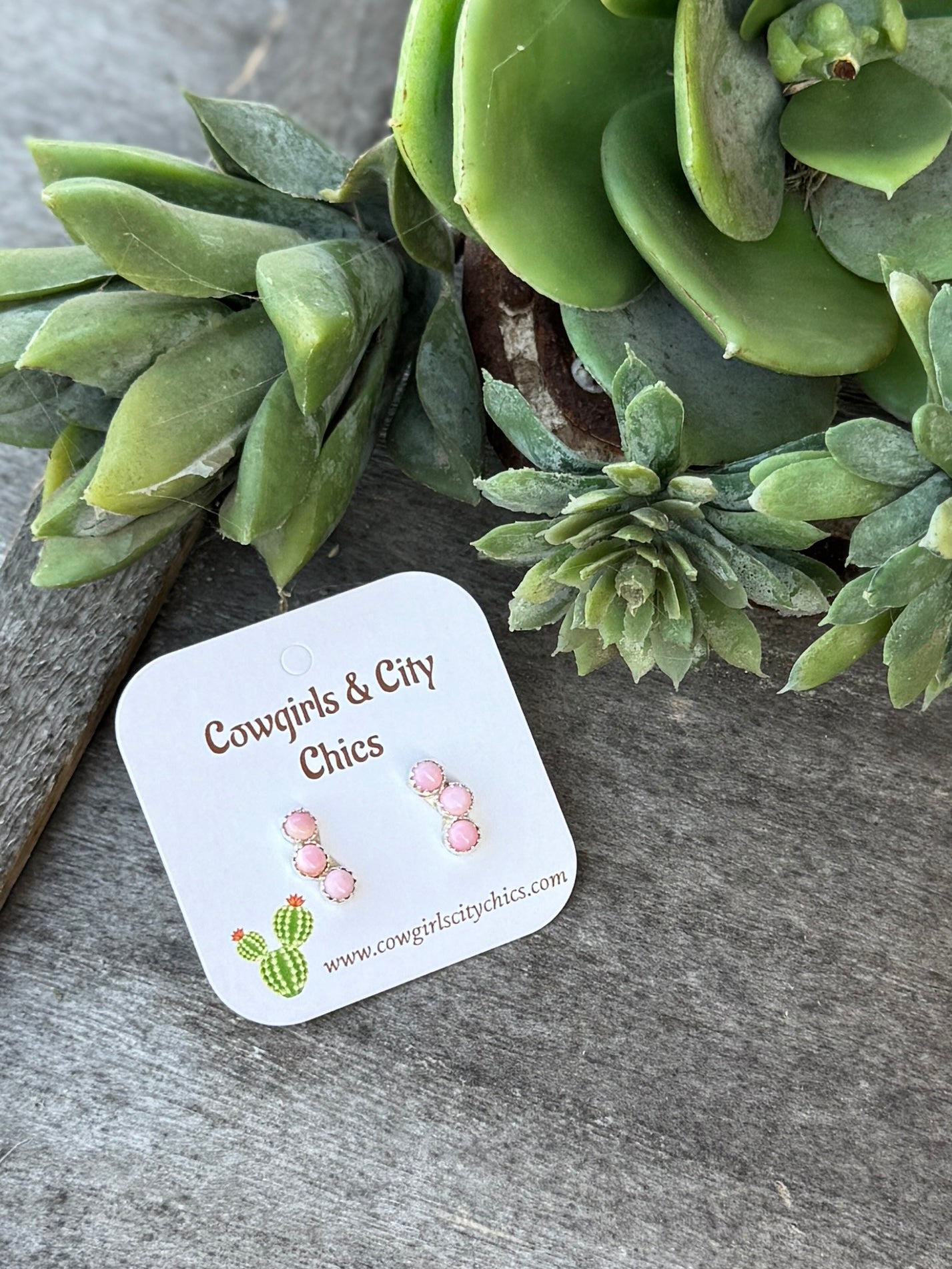 Small Curved Pink Conch Earrings - Cowgirls & City Chics