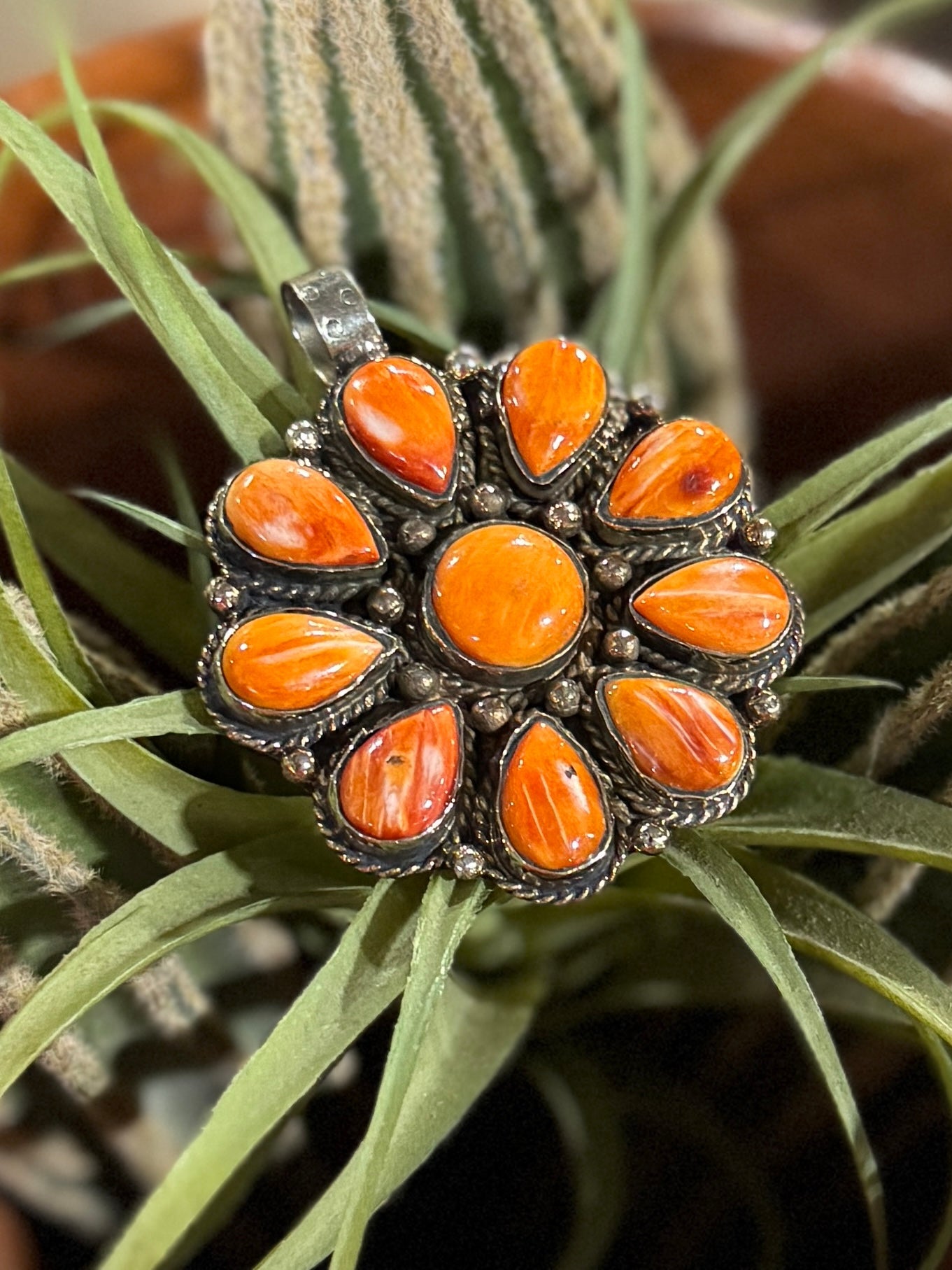 Solid Spiny Oyster Pendent - Cowgirls & City Chics