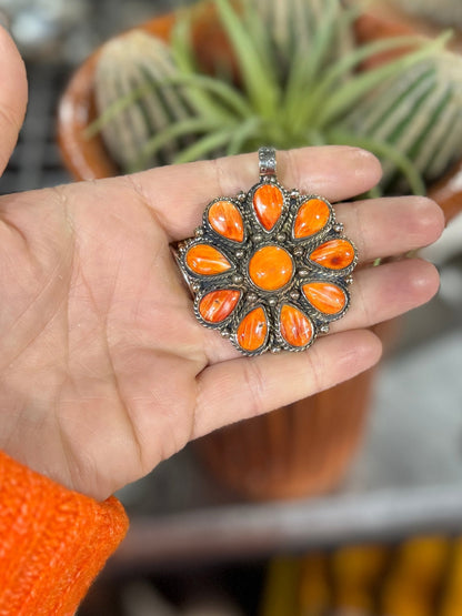 Solid Spiny Oyster Pendent - Cowgirls & City Chics