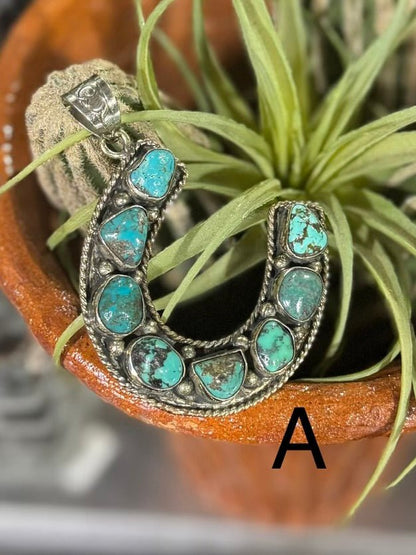 Turquoise Horseshoe Pendent - Cowgirls & City Chics