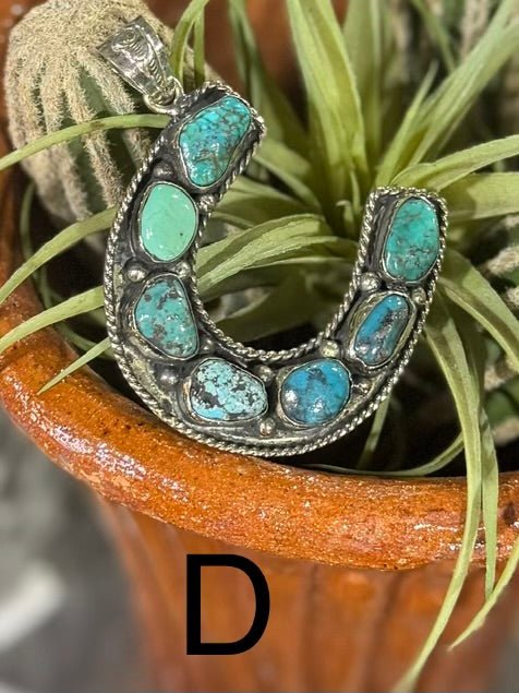 Turquoise Horseshoe Pendent - Cowgirls & City Chics